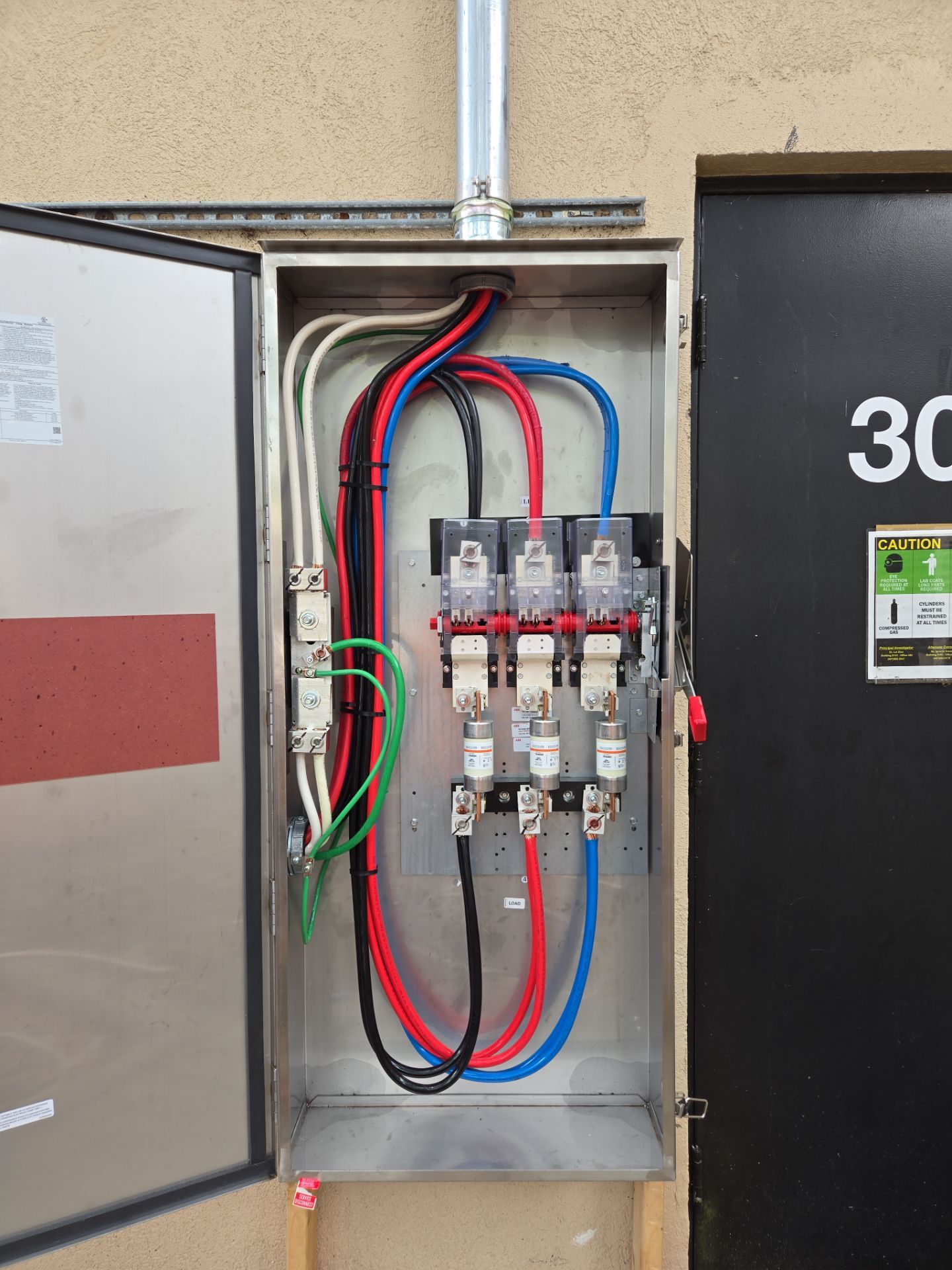 Inside power disconnect