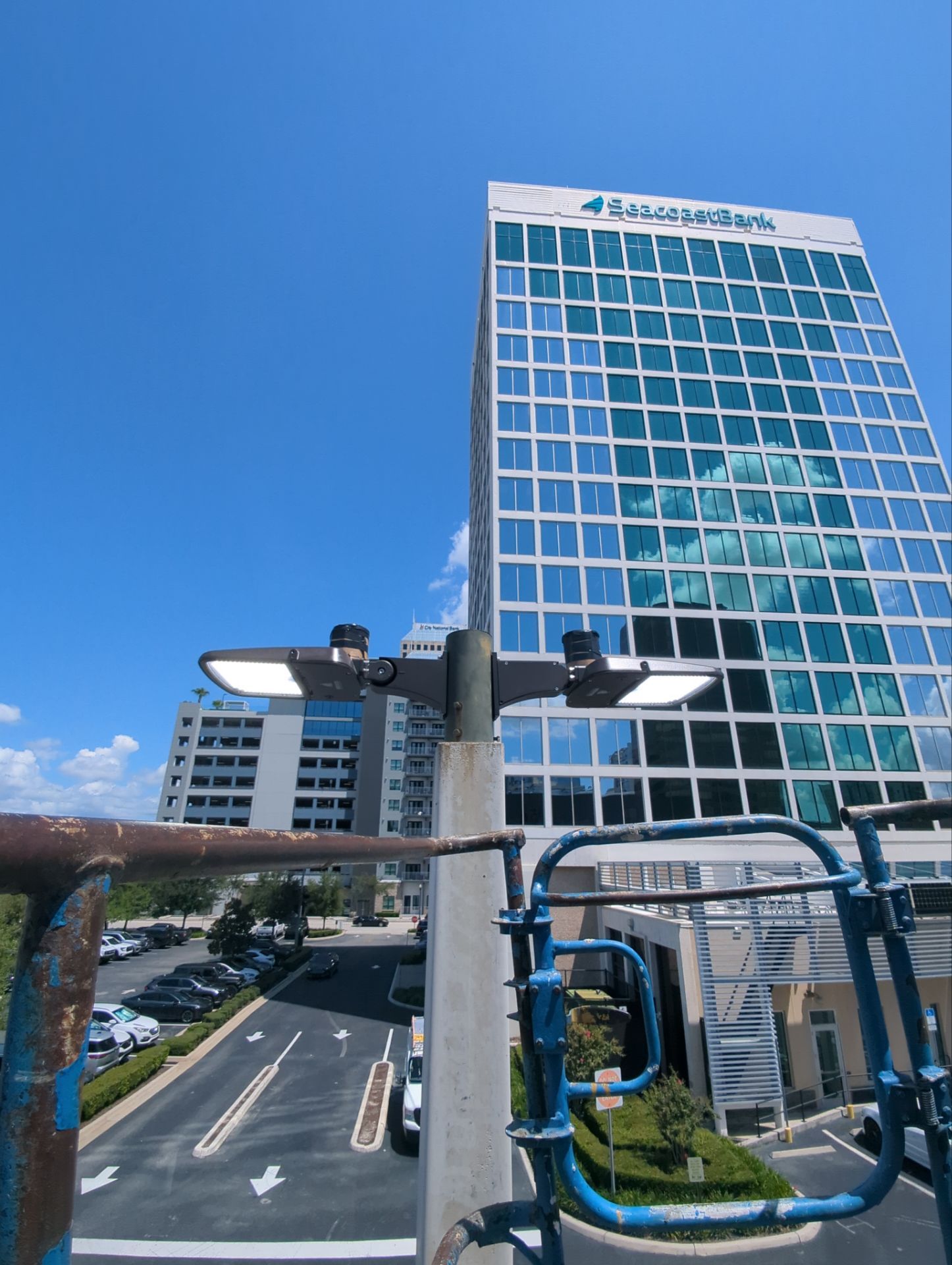 A light pole with SeacoastBank in the background